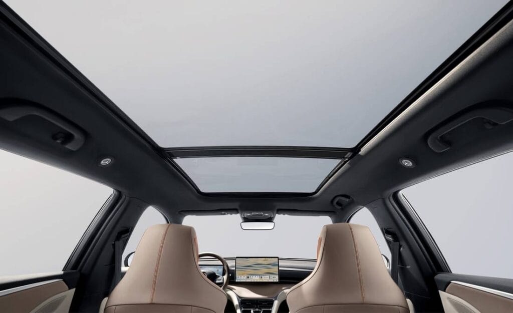 BYD Song Pro com painéis solares: teto solar panorâmico de série na versão GS