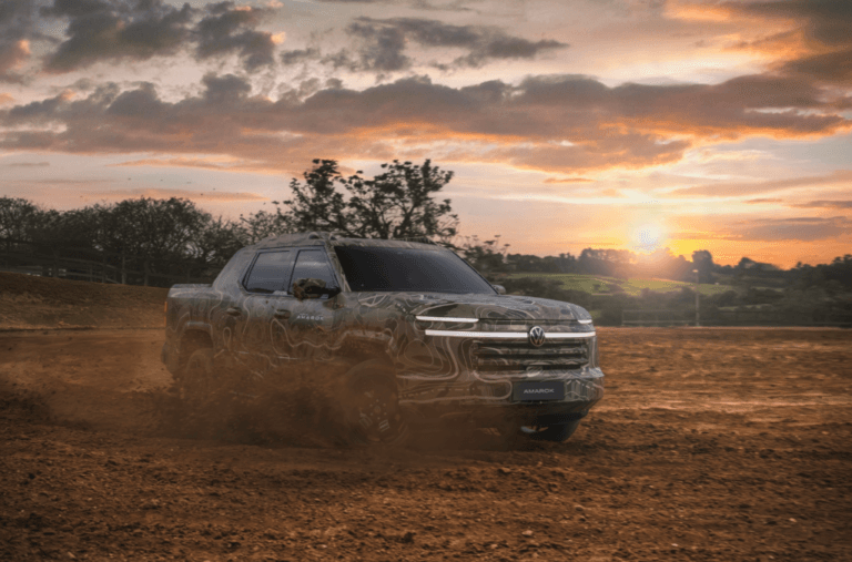 Nova Amarok 2027 camuflada durante revelação na Festa do Peão de Barretos