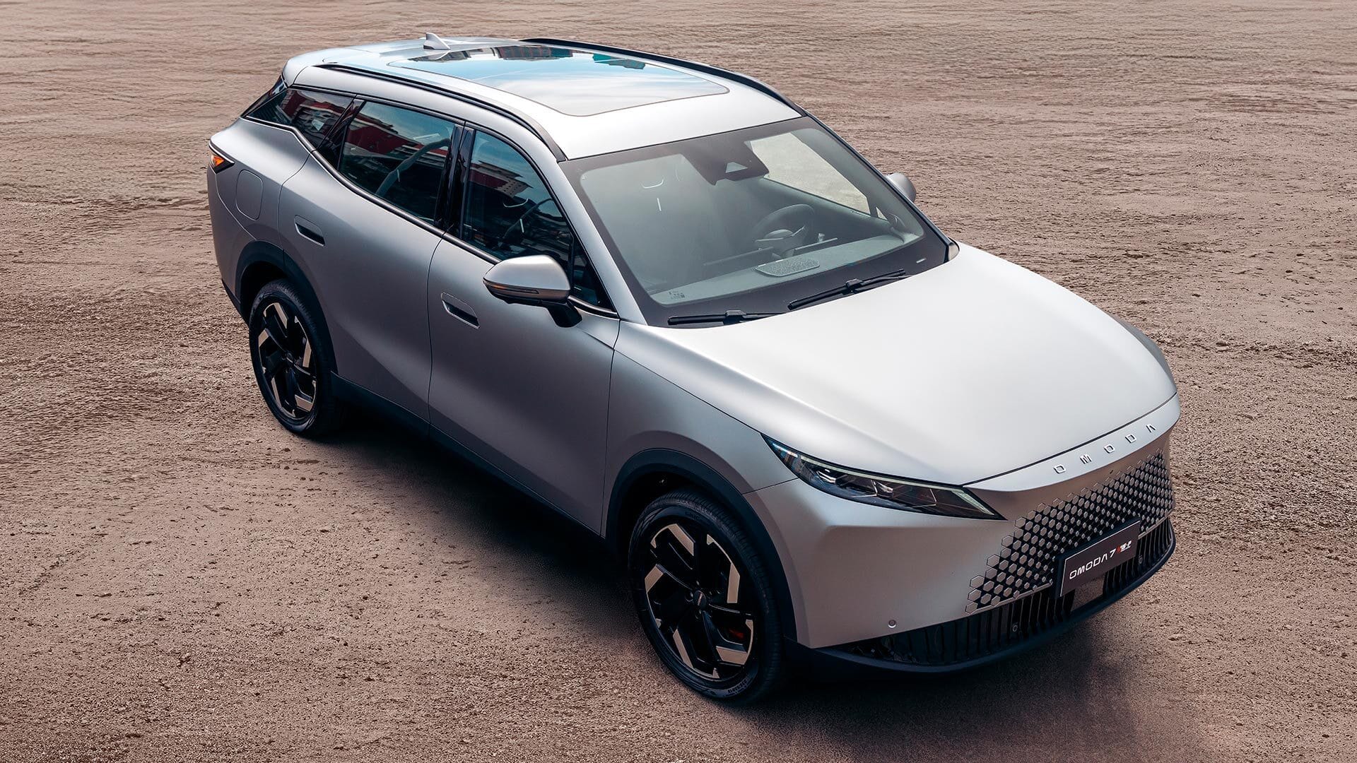 Omoda 5 ou Omoda 7: Omoda 7 SHS-P visto de ¾ frontal, o modelo topo de linha da comparação