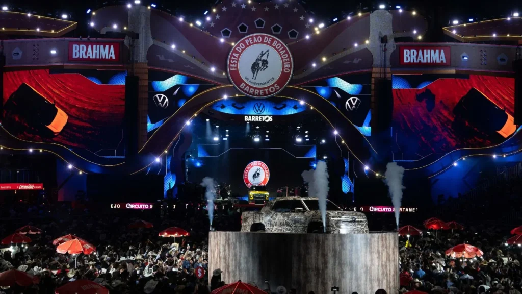 Amarok sul-americana revelada no palco da Festa do Peão de Barretos