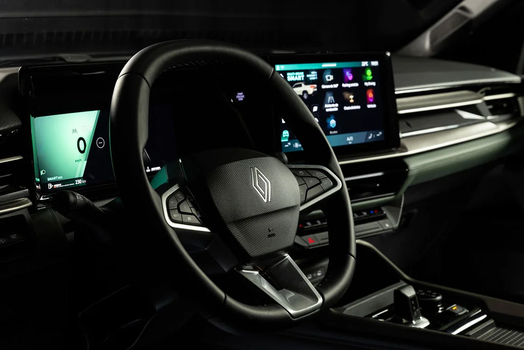 Painel e multimídia da Renault Niagara, parte da ficha técnica da Renault Niagara