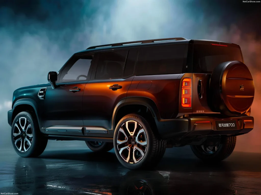 Traseira 3/4 do SUV anfíbio da Geely, o Zhanjian 700